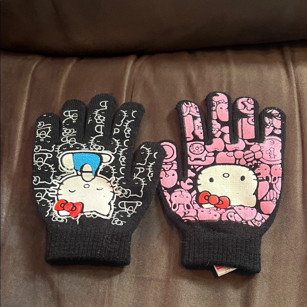 Hello kitty gloves - Picture 2 of 3